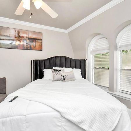 Stunning Private Room In Town Home Houston Exterior photo